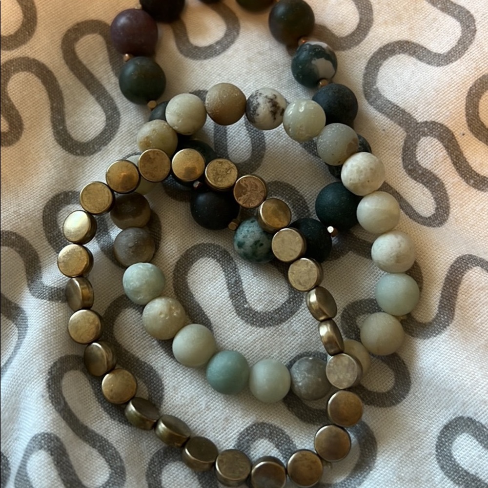 Many different bracelets - Picture 2 of 6